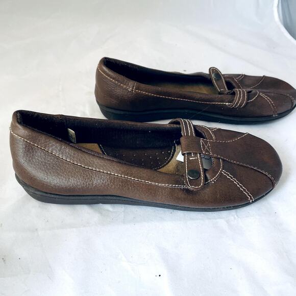 Women's size 8 Brown Loafers faux leather comfort - Picture 2 of 7